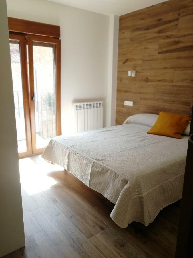 Apartamentos La Reunion Camarena de la Sierra Eksteriør bilde